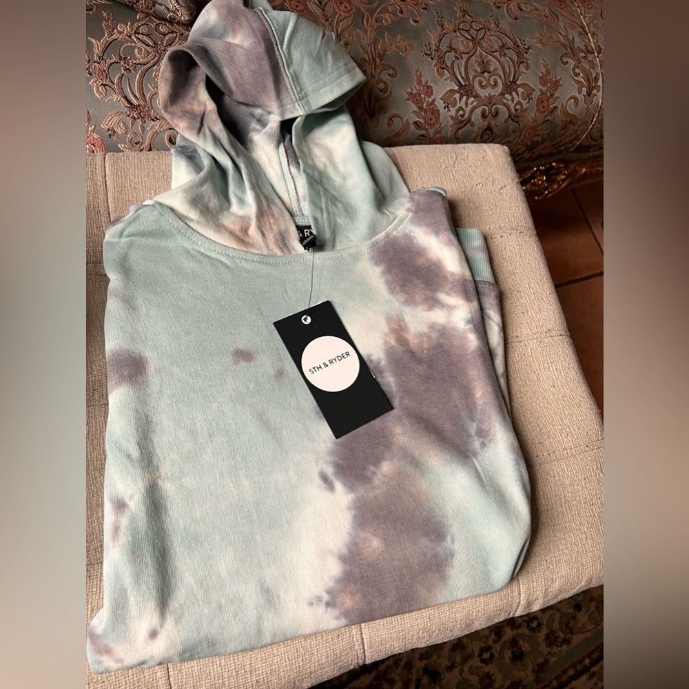 5Th and Ryder hoodie